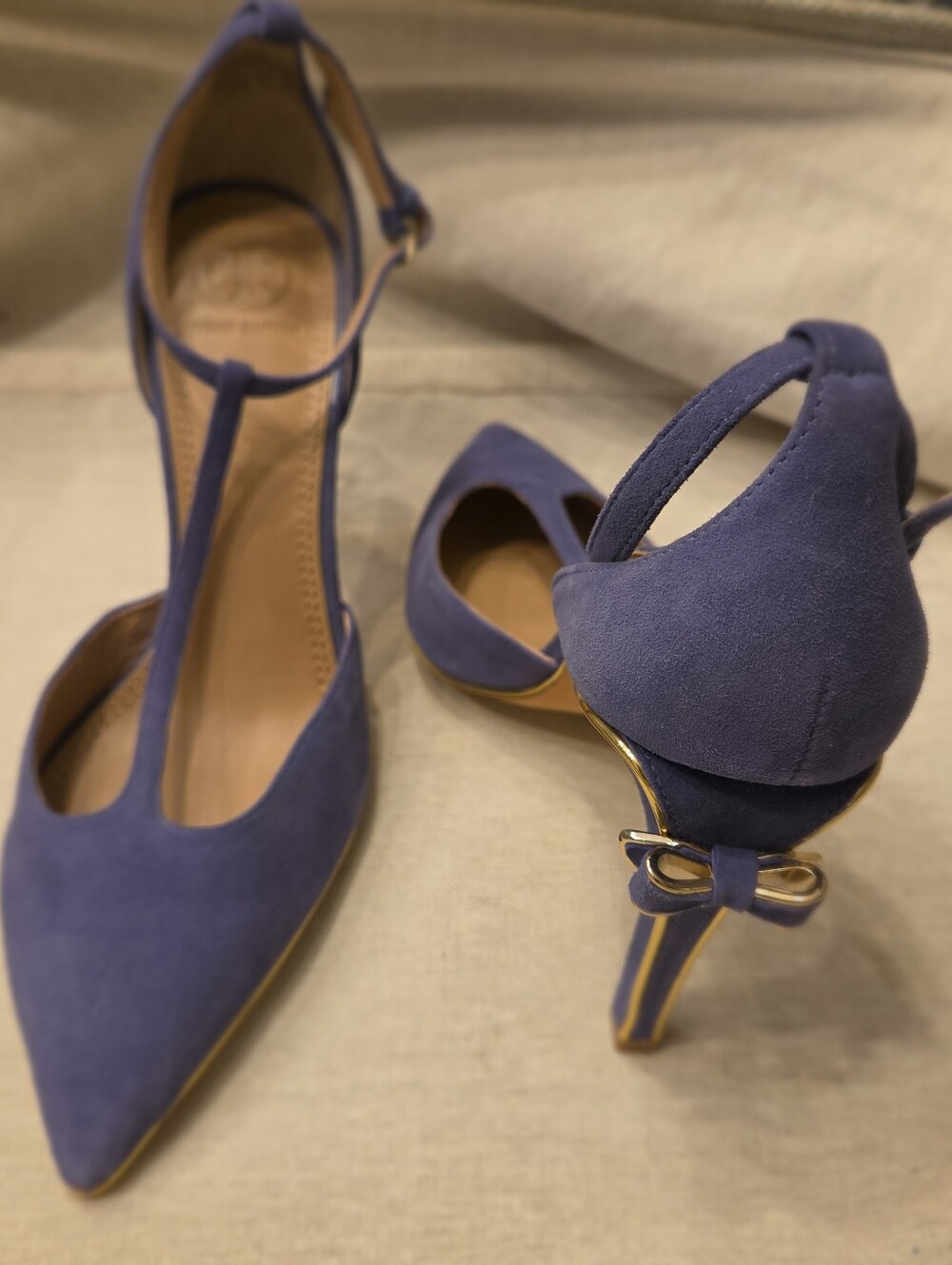 TORY BURCH “Belleville Bow” T-Strap Pointed Toe Heeled Pump US Size 8.5